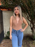 BODYS CORTE EN V